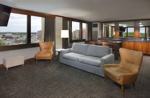 Oak Brook Hotel | DoubleTree by Hilton Chicago - Oak Brook