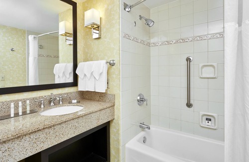 Oak Brook Hotel | DoubleTree by Hilton Chicago - Oak Brook