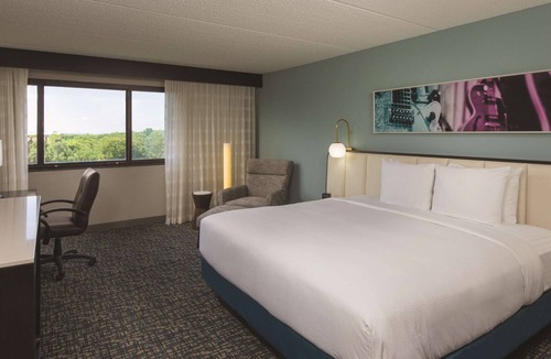 Waters Park Hotel | DoubleTree by Hilton Hotel Austin Northwest Arboretum