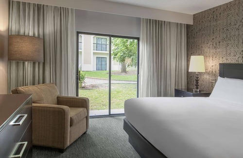 Wood Dale Hotel | DoubleTree by Hilton Hotel Chicago Wood Dale - Elk Grove