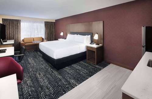 Manhattan Hotel | DoubleTree by Hilton Manhattan, KS