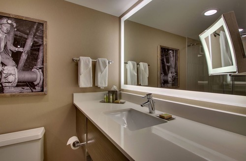 Mount Vernon Hotel | DoubleTree by Hilton Mt. Vernon