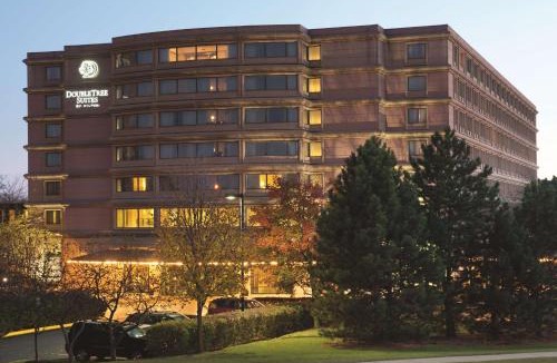 Downers Grove Hotel | DoubleTree Suites by Hilton Hotel & Conference Center Chicago-Downers Grove