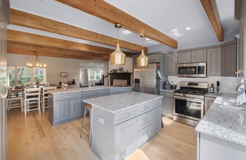Downers Grove House | Downers Grove Family Home - Large Kitchen and Yard!