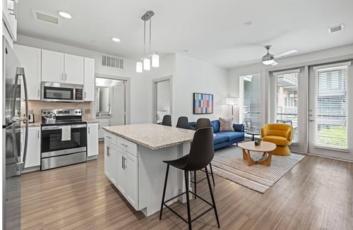 Waller Creek District Hotel | Downtown Comfort | Fully Equipped Unit Near Rainey St. & Local Hotspots