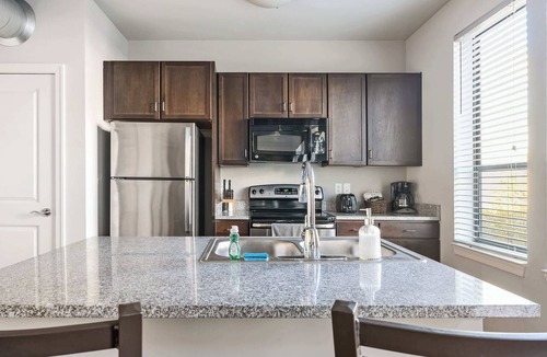 Mile Square Apartment | Downtown Escape—Stylish Unit + Free Parking!