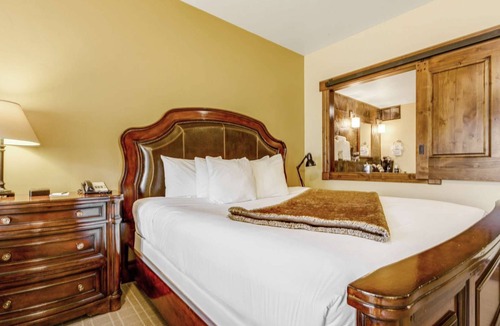 Jackson Hotel | Downtown Jackson - Double King Suite