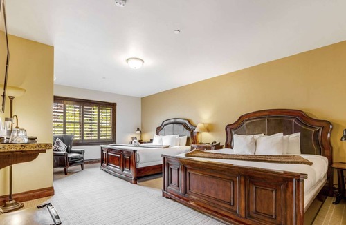 Jackson Hotel | Downtown Jackson - Double King Suite