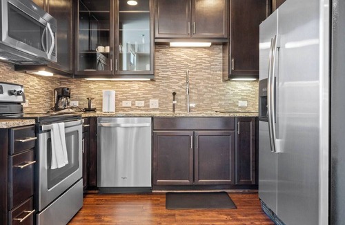 Waller Creek District Apartment | Downtown | Luxury 1BD Apt. | Pool | Gym | Great Views