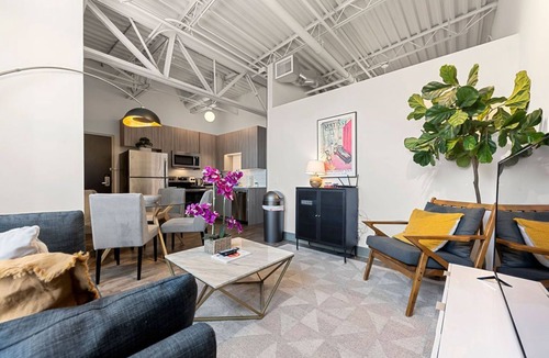 The Loop Condo | Downtown Mich Ave - 6 Penthouses, Sleep 25