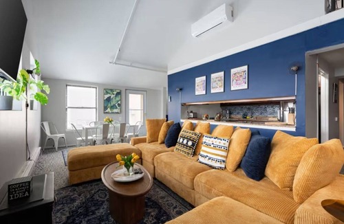 Printers Row Apartment | DOWNTOWN PENTHOUSE Vintage Loft #6 2bd/1.5ba +private balcony & gym