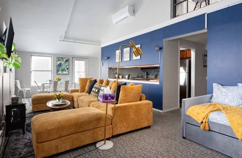 Printers Row Apartment | DOWNTOWN PENTHOUSE Vintage Loft #6 2bd/1.5ba +private balcony & gym