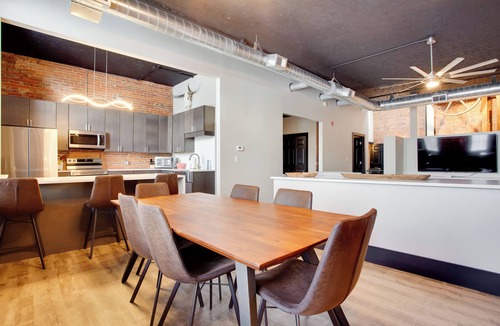 Quincy Condo | Downtown Quincy Condo w/Washington Park Views!