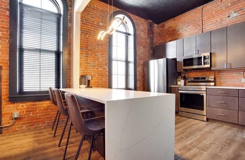Quincy Condo | Downtown Quincy Condo w/Washington Park Views!