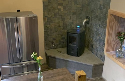 Ludlow Apartment | Downtown Remodel: Restaurants & Mountain Shuttle