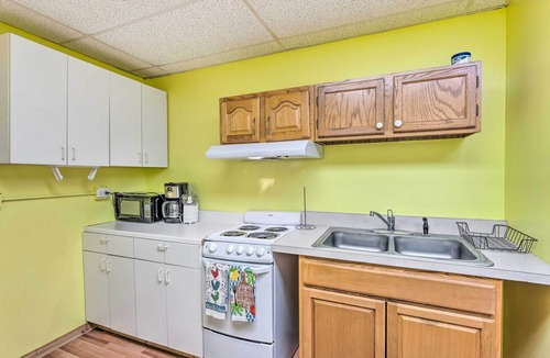 Rochelle Apartment | Downtown Rochelle Apt - Walk to Restaurants!