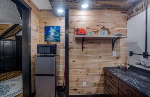 Somerset Apartment | Downtown Rustic KY Retreat, Columbia House Unit B