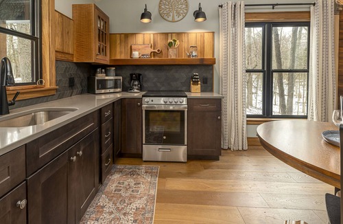 Carbondale Cabin | Dreamy Cabin with Hot Tub in the Woods