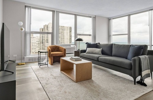 Edgewater Beach Apartment | Dreamy Edgewater 3BR w/ Gym, Deck & Lounge, 5 blocks to L, by Blueground