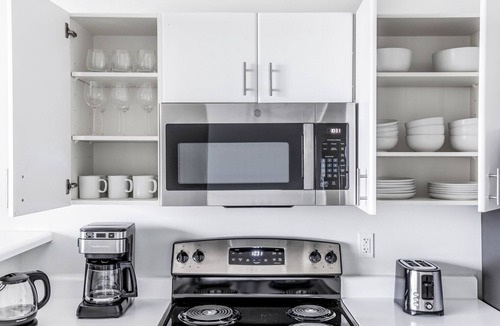 Streeterville Apartment | Dreamy Streeterville Studio w/Pool & Gym, nr Navy Pier, by Blueground