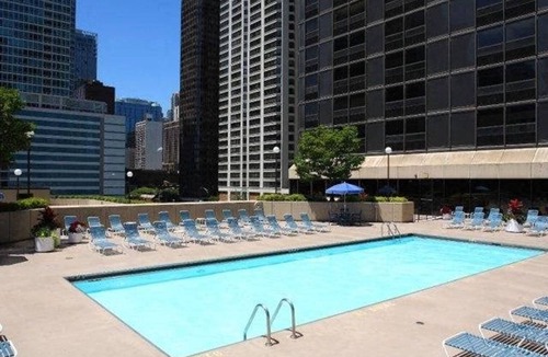 Streeterville Apartment | Dreamy Streeterville Studio w/Pool & Gym, nr Navy Pier, by Blueground