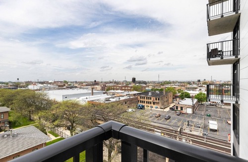 Near West Side Apartment | Dreamy West Loop 1BR w/Rooftop & Dog Wash, nr L, by Blueground