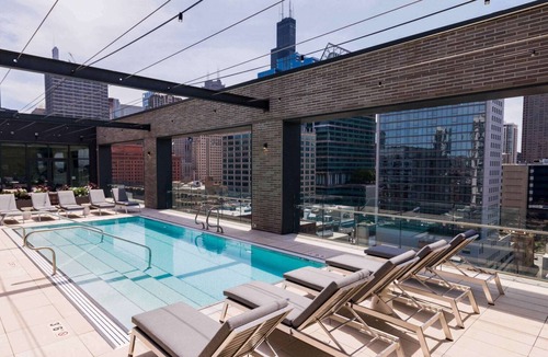West Loop Gate Apartment | Dreamy West Loop Studio w/Deck, Pool & Gym, 3 blocks to L, by Blueground