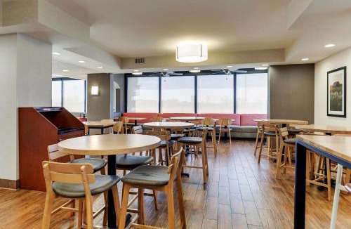 Marion Hotel | Drury Inn & Suites Marion