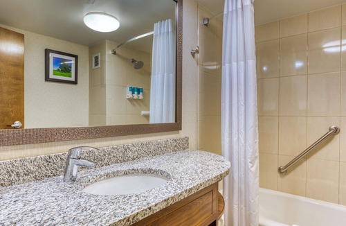 Collinsville Hotel | Drury Inn & Suites St. Louis Collinsville