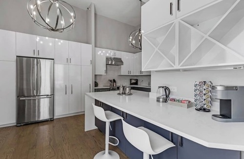 The Loop Condo | Dtown Penthouse 11+Parking, Gym, Pvt Patio, Pool