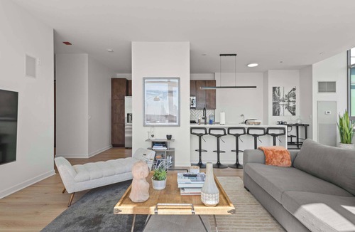 Downtown Chicago Apartment | Dual Penthouse Retreat: Perfect for Groups