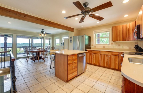 Eagle Rock House | Eagle Rock Gem on Table Rock Lake w/Decks & Grill
