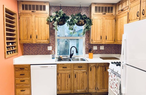 Glen Ellyn House | Earthy Hobbit Home w/Privacy & Serenity - Near Wheaton College & Downtown