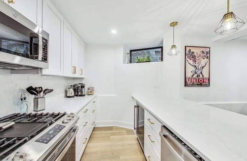 Park West Apartment | East Lincoln Park Gem: Spacious 4BR apartment with modern amenities.