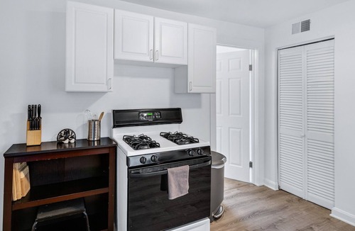 Noble Square Condo | East Village Hideaway Sleeps 16 w/Parking!