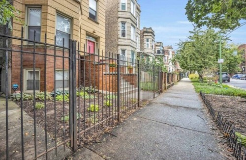 Logan Square House | Easy city living 2 bed 2 bath with private patio