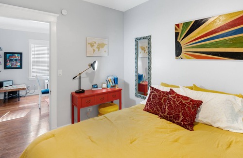 Berwyn House | Eclectic 3 Bedroom Home (w/Firepit) Close To Downtown Chicago!