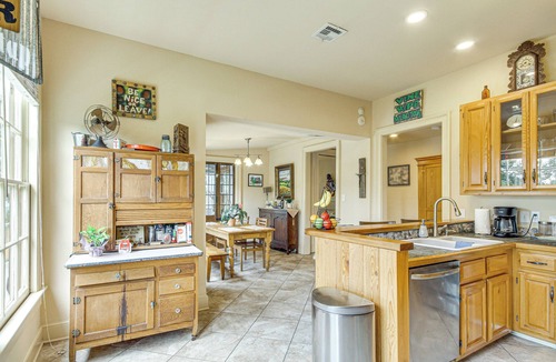Talisheek Cottage | Eclectic Mandeville Home: Walk to Lakefront Park
