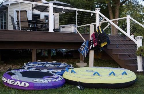 Quad Cities House | Eclectic Riverside Home 3 Season Room Large Deck
