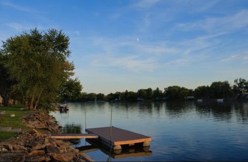 Quad Cities House | Eclectic Riverside Home 3 Season Room Large Deck
