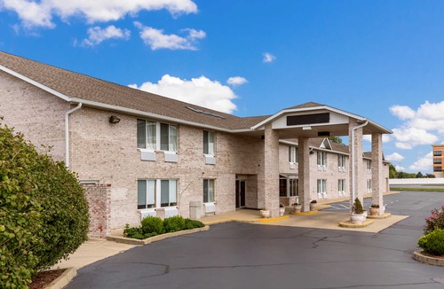 Fairview Heights Hotel | Econo Lodge Inn & Suites