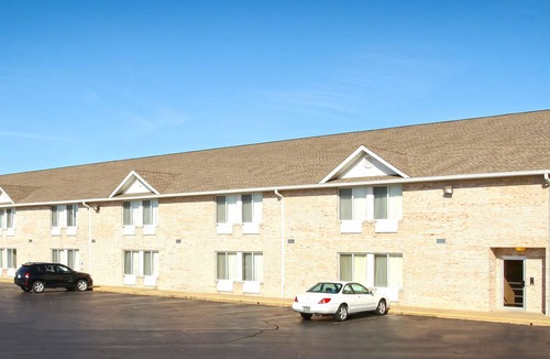 Fairview Heights Hotel | Econo Lodge Inn & Suites