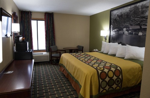 Canton Hotel | Econo Lodge