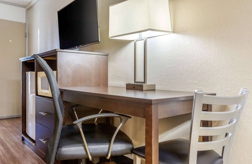 Joliet Hotel | Econo Lodge