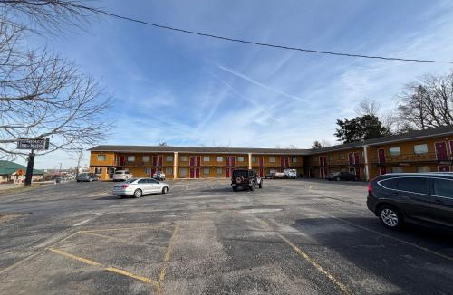Harrisburg Hotel | ECONOMY INN & SUITES
