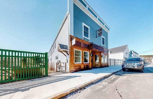 Northeast Harbor House | Efficient Getaway with Free WiFi - Close to Acadia National Park