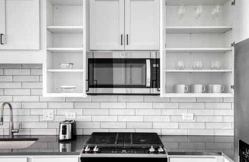 Elmhurst Apartment | Elegant Elmhurst 1BR w/Lounge, Pool & Gym nr Metra, by Blueground