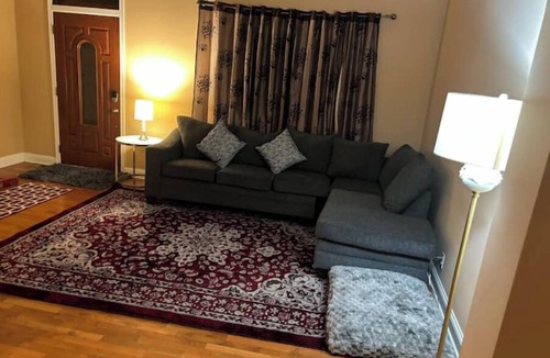 Westmont House | Elegant Getaway near Oakbrook Mall 20 min dtwn CHInn