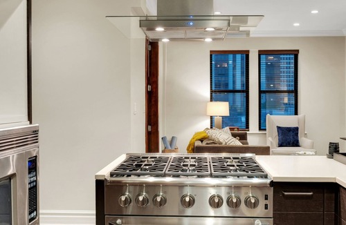 Near North Side Apartment | Elegant King Bed 1.5 Bath Suite in the Heart of Chicago's Gold Coast