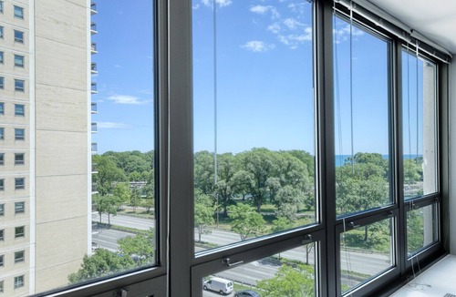 Lake View East Apartment | Elegant Lakeview 1BR w/Gym, Pool, 1 block to Lincoln Park, by Blueground